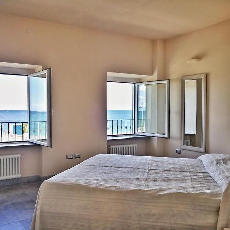 Appartamento Deluxe Con Terrazza Sul Mare Savona Kültér fotó