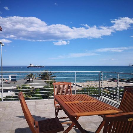 Appartamento Deluxe Con Terrazza Sul Mare Savona Kültér fotó