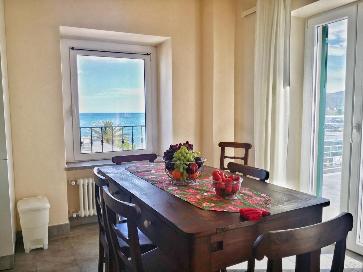 Appartamento Deluxe Con Terrazza Sul Mare Savona Kültér fotó