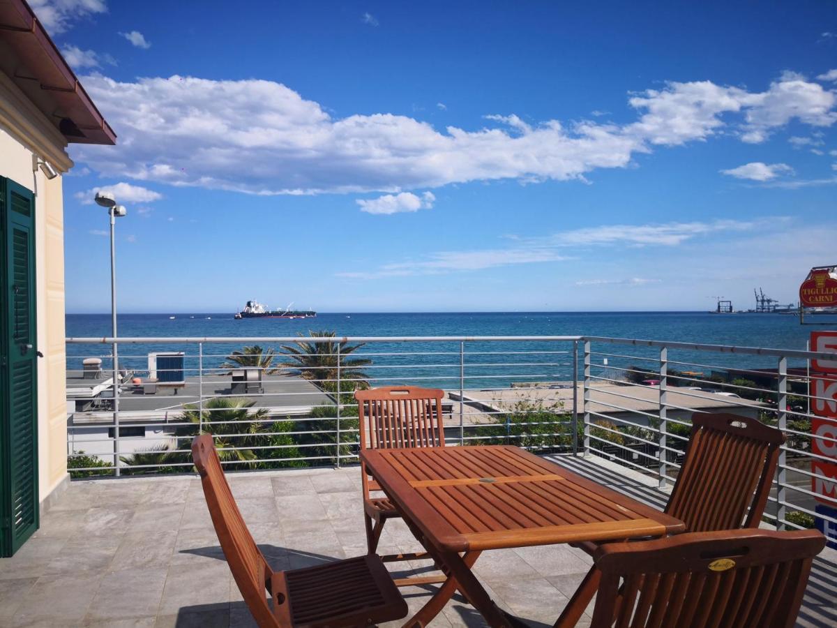 Appartamento Deluxe Con Terrazza Sul Mare Savona Kültér fotó