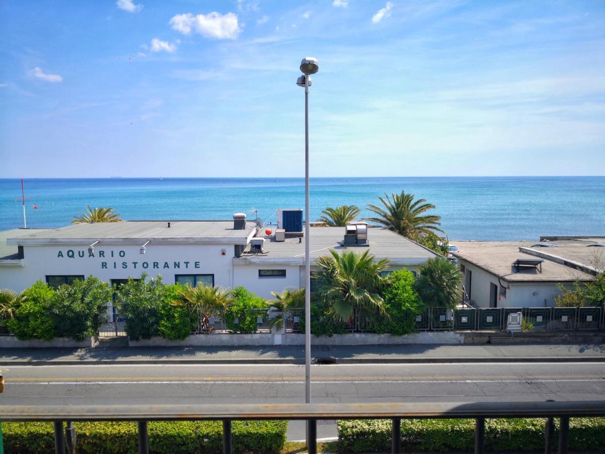 Appartamento Deluxe Con Terrazza Sul Mare Savona Kültér fotó