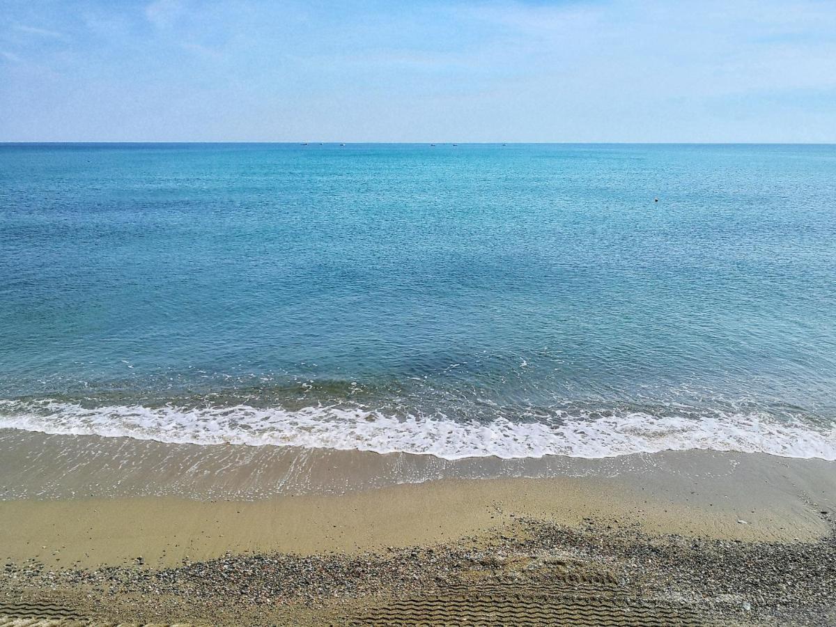Appartamento Deluxe Con Terrazza Sul Mare Savona Kültér fotó